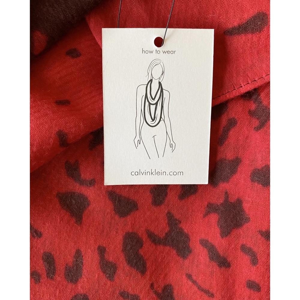 Calvin Klein Soft Infinity Scarf, “Rouge” Print - NWT - Picture 9 of 12